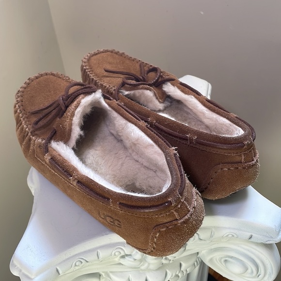 Ugg - Slippers - Size 8.5 - Picture 4 of 11